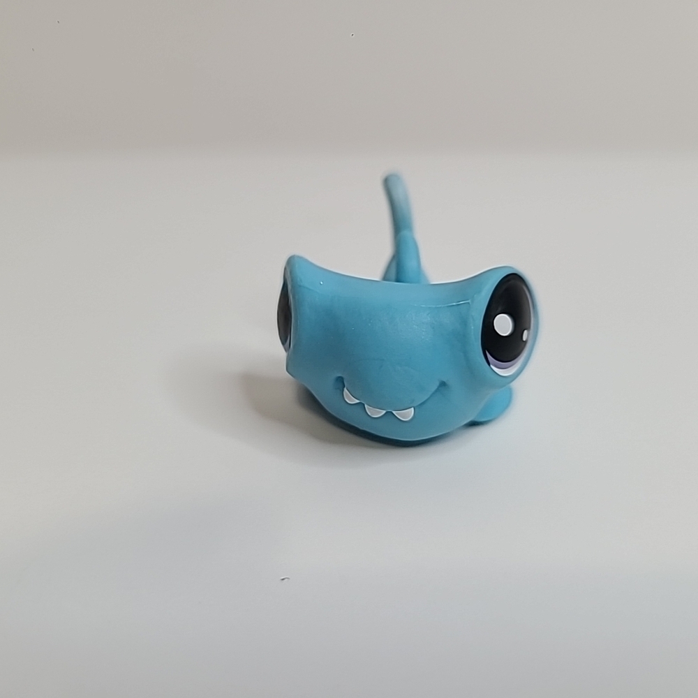 LITTLEST PET SHOP OTIS 1-68 HAMMERHEAD SHARK RARE LPS - Picture 2 of 6